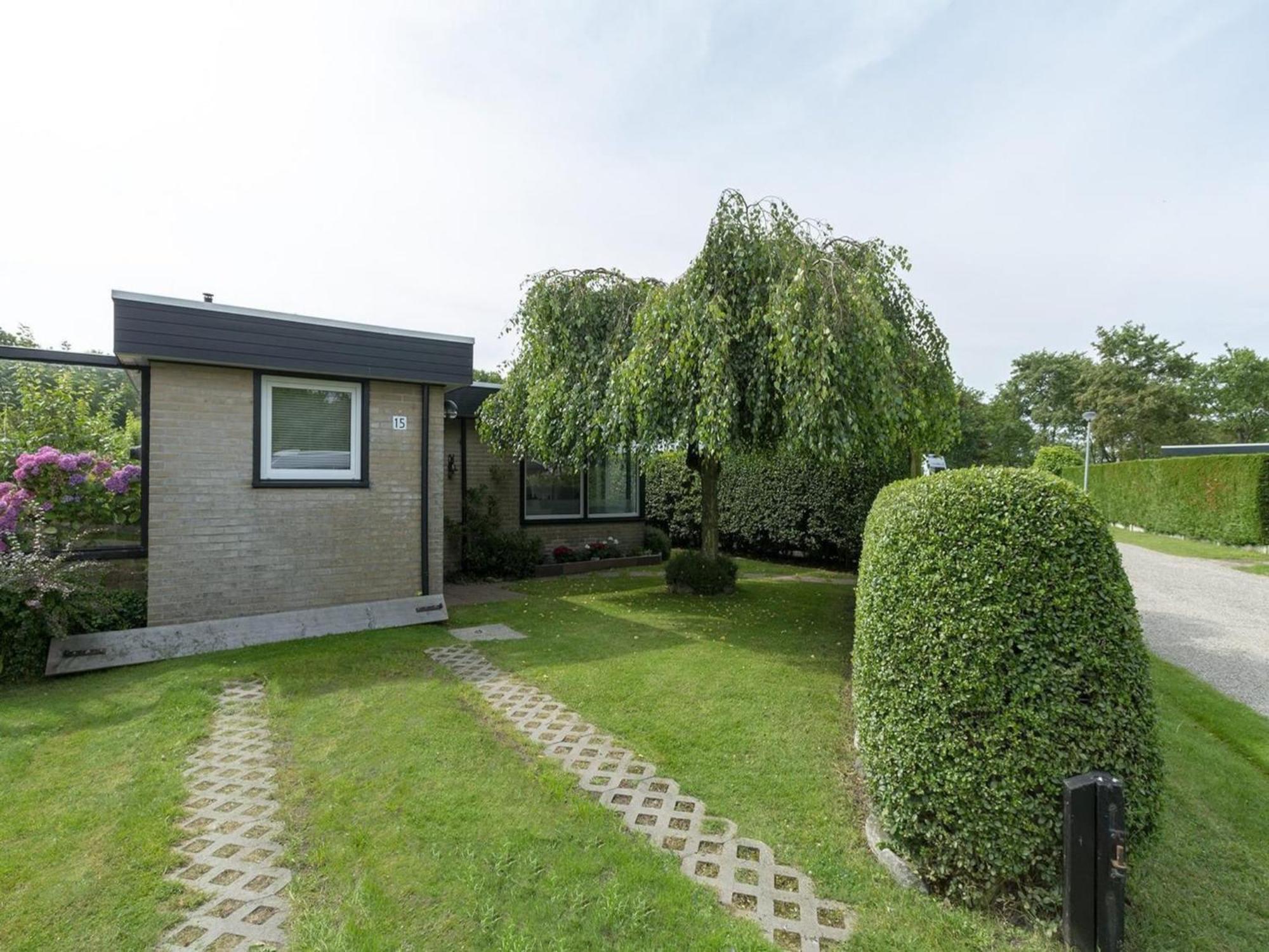 Attractive Bungalow With Modern Furnishings Sint Maartensvlotbrug 외부 사진